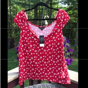 NWT adorable daisy print top